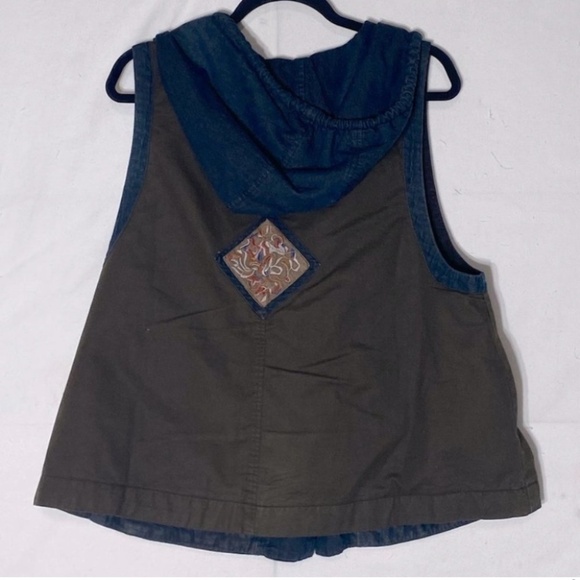 Artisanal Unique Embroidered Vest XXL - Picture 14 of 15